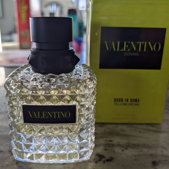 Valentino Born in Roma Yellow Dream perfume fragrance - Picture 1 of 1
